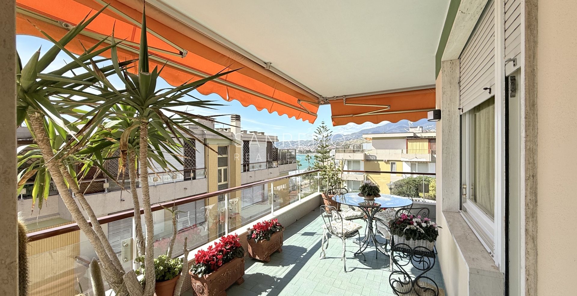 Grand appartement avec grandes terrasses proche des plages