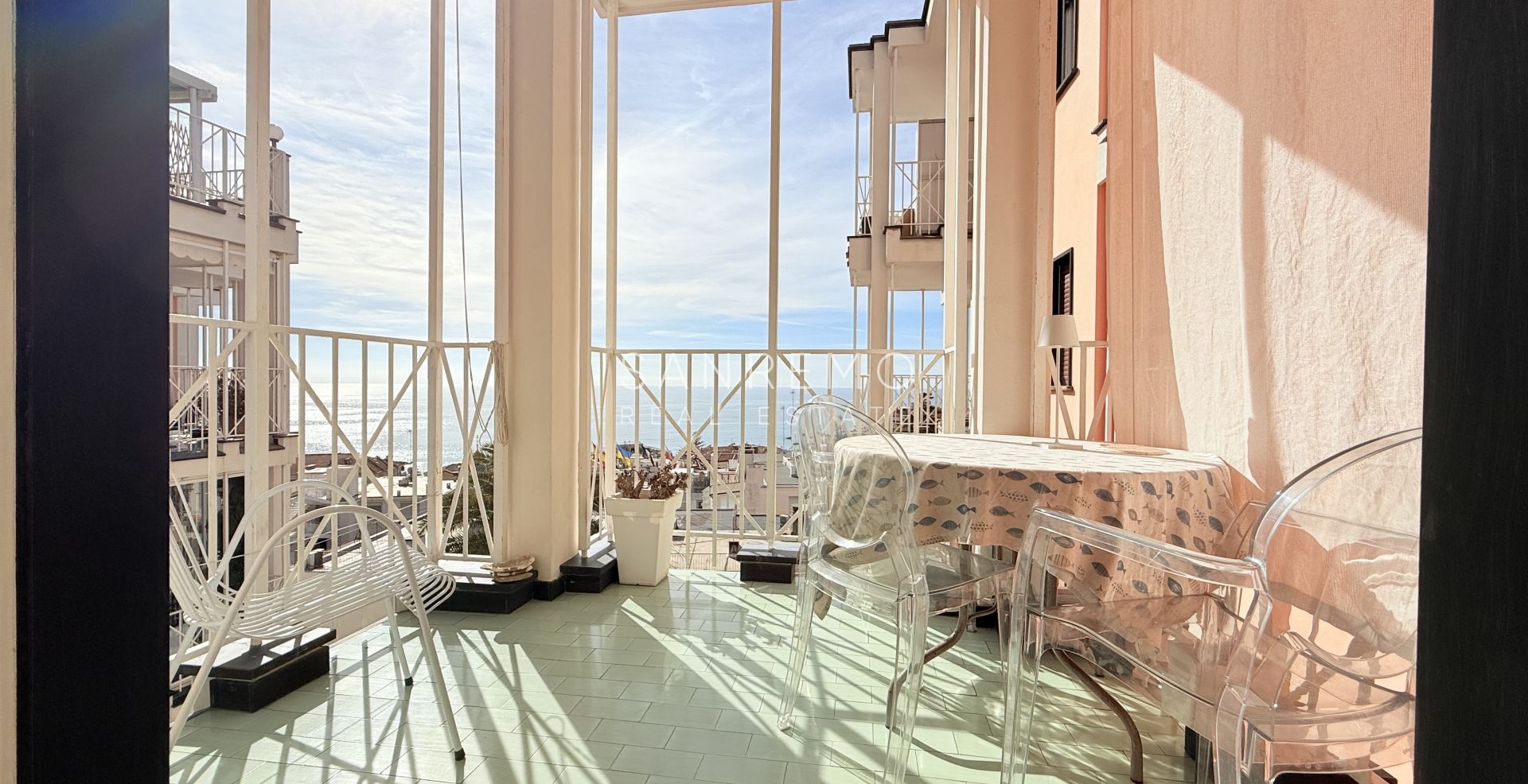 Appartement lumineux de 120 m2 offrant de grands espaces et une splendide vue mer