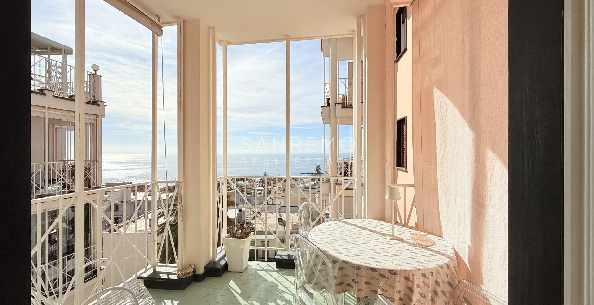 Appartement lumineux de 120 m2 offrant de grands espaces et une splendide vue mer