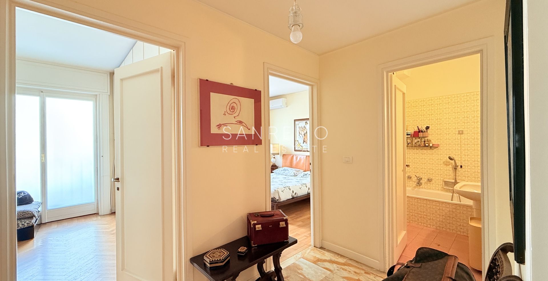 Appartement lumineux de 120 m2 offrant de grands espaces et une splendide vue mer