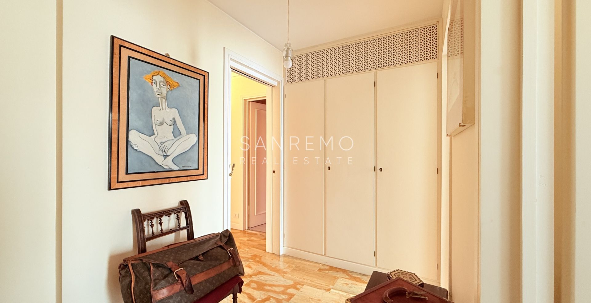 Appartement lumineux de 120 m2 offrant de grands espaces et une splendide vue mer