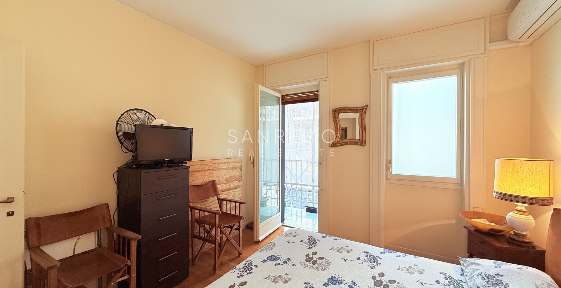 Appartement lumineux de 120 m2 offrant de grands espaces et une splendide vue mer