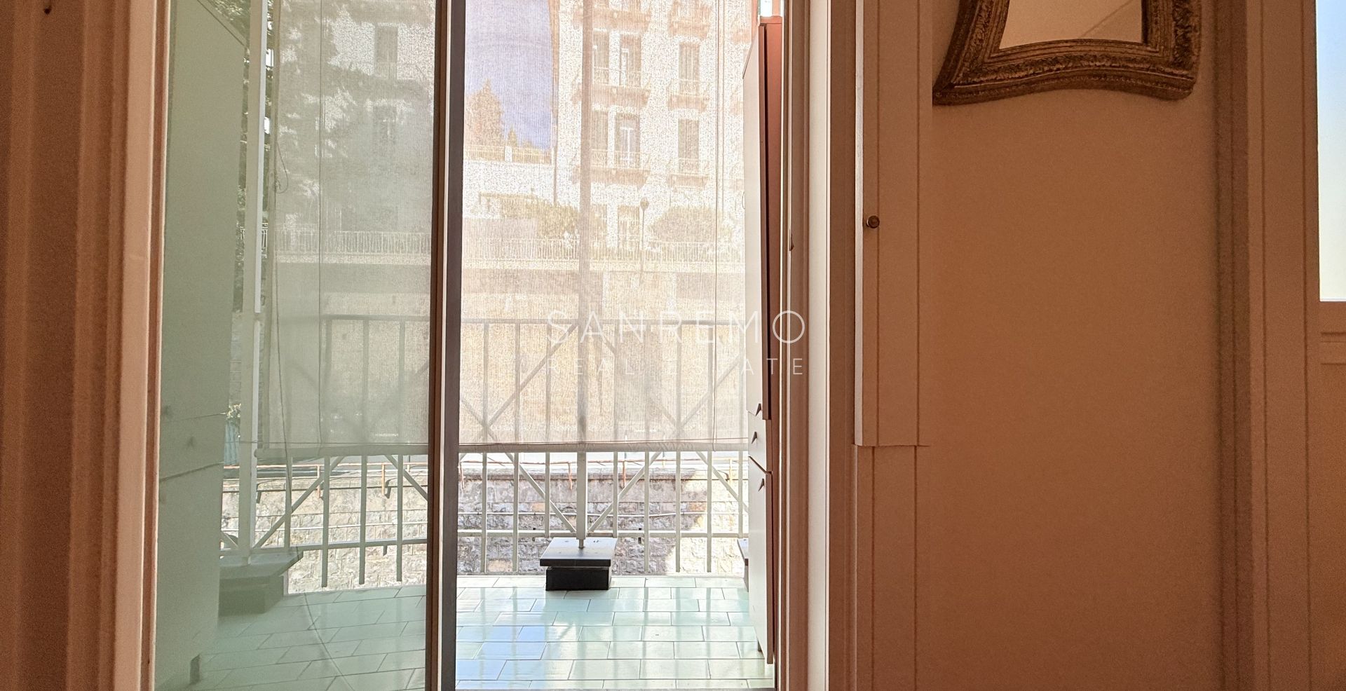 Appartement lumineux de 120 m2 offrant de grands espaces et une splendide vue mer