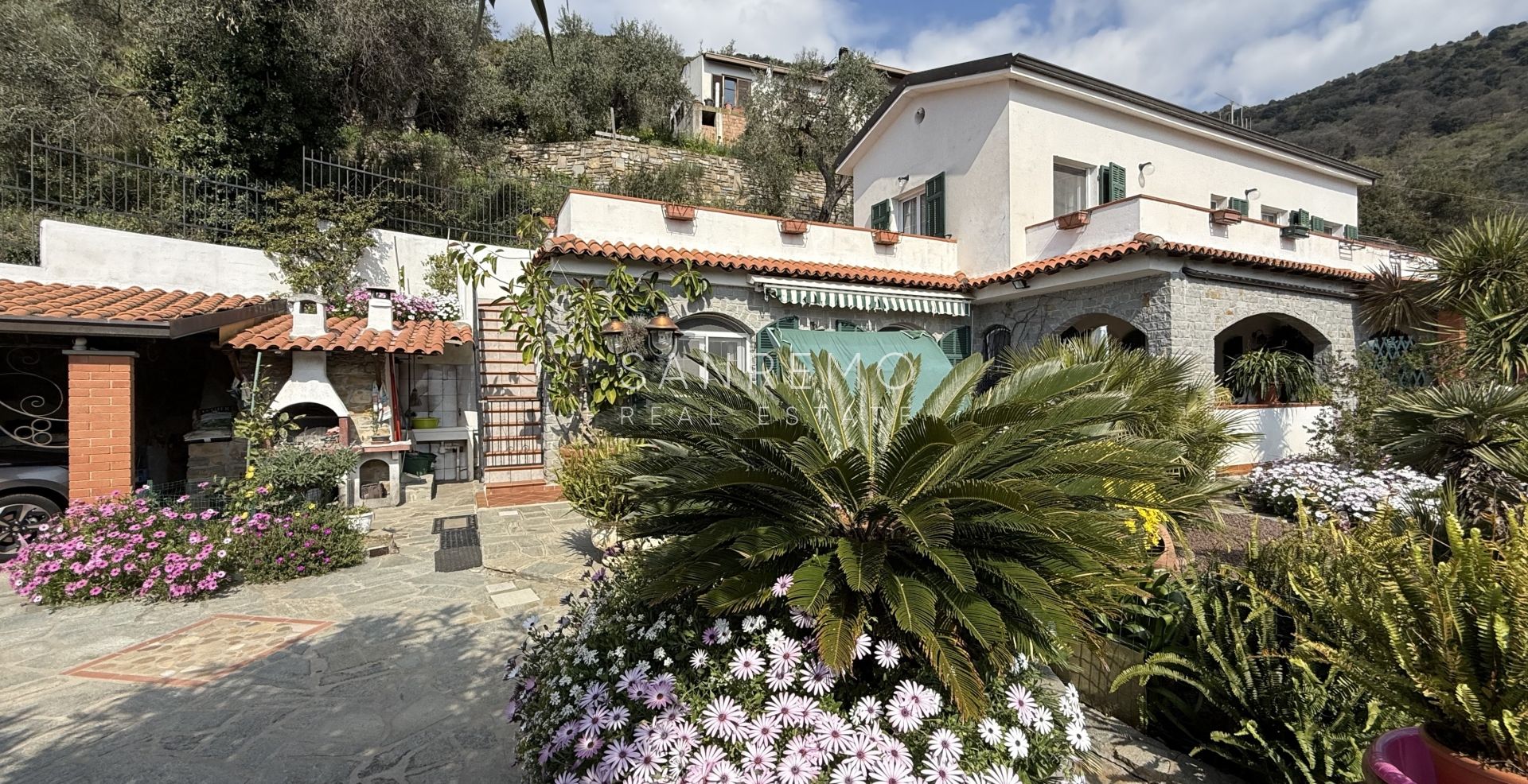 Spacieuse villa avec vue mer imprenable et terrain