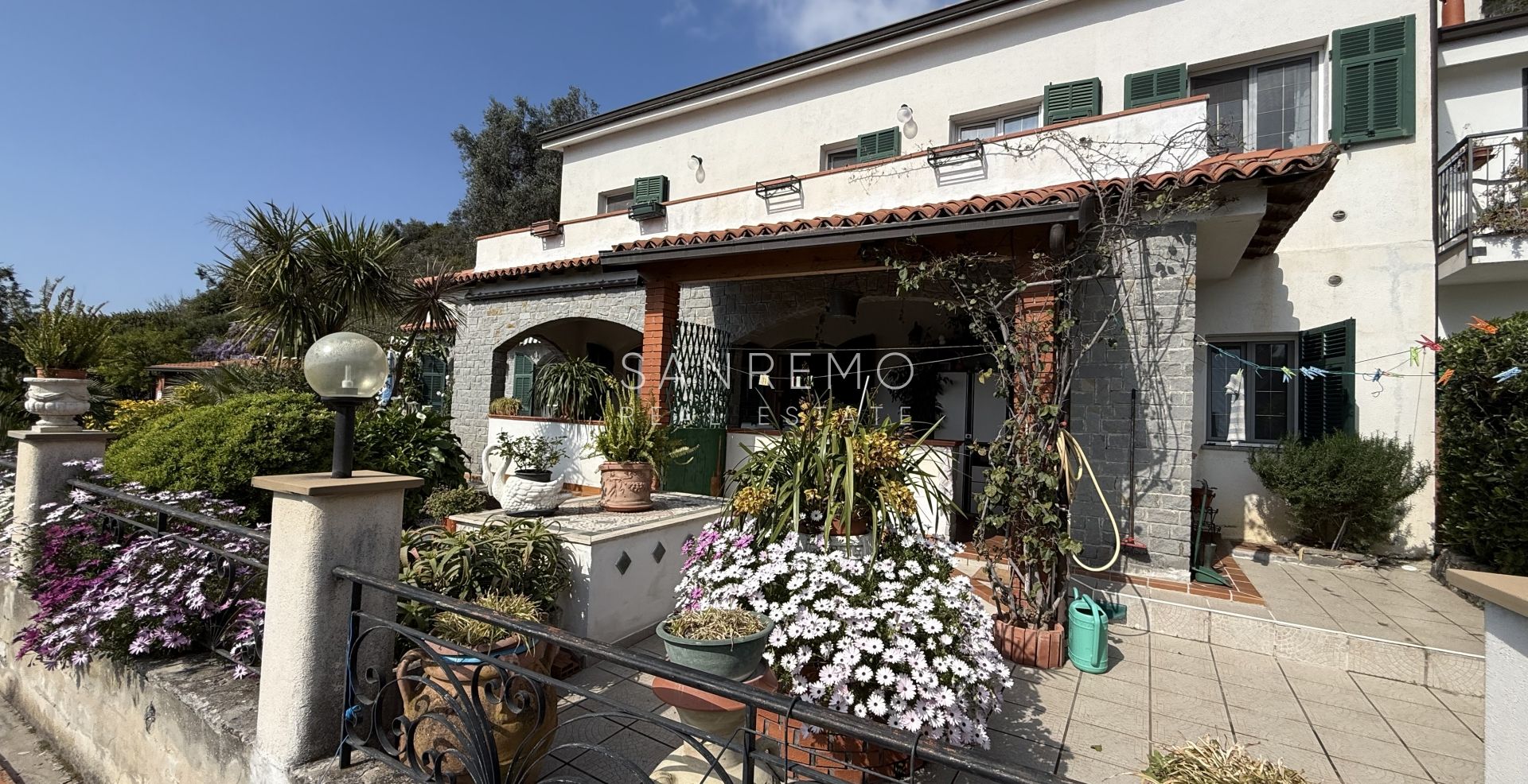 Spacieuse villa avec vue mer imprenable et terrain