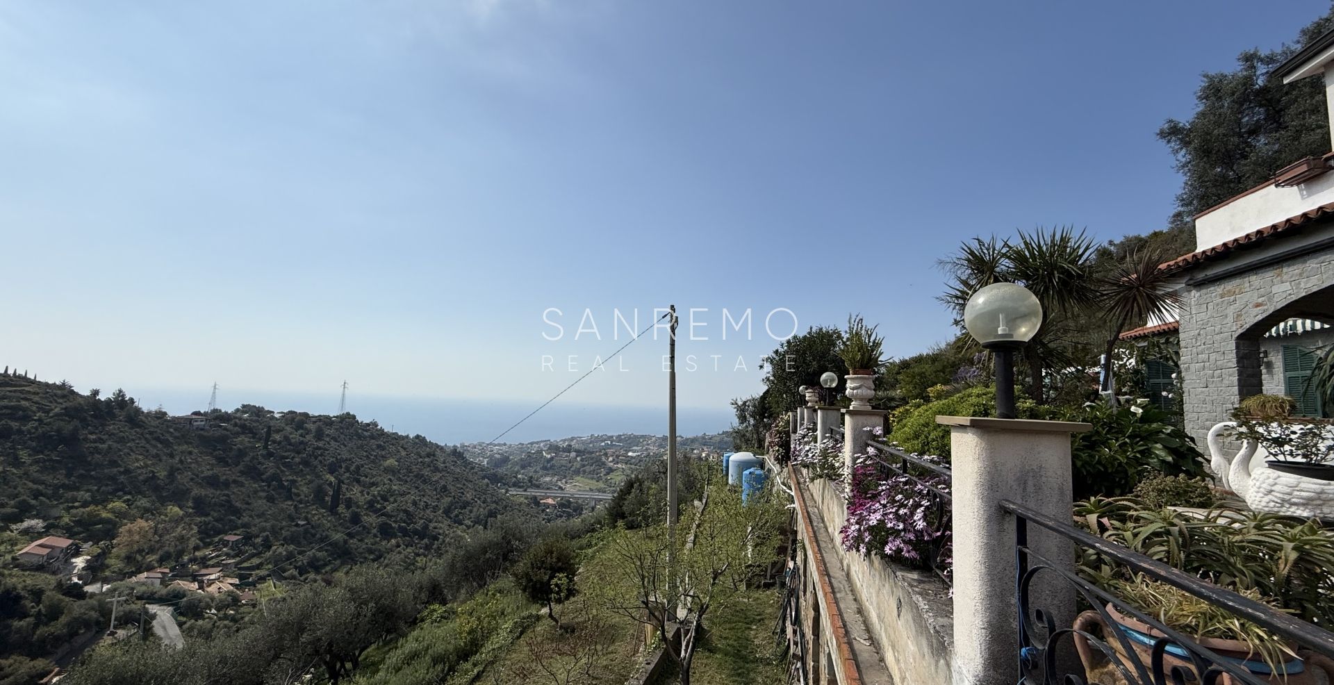 Spacieuse villa avec vue mer imprenable et terrain