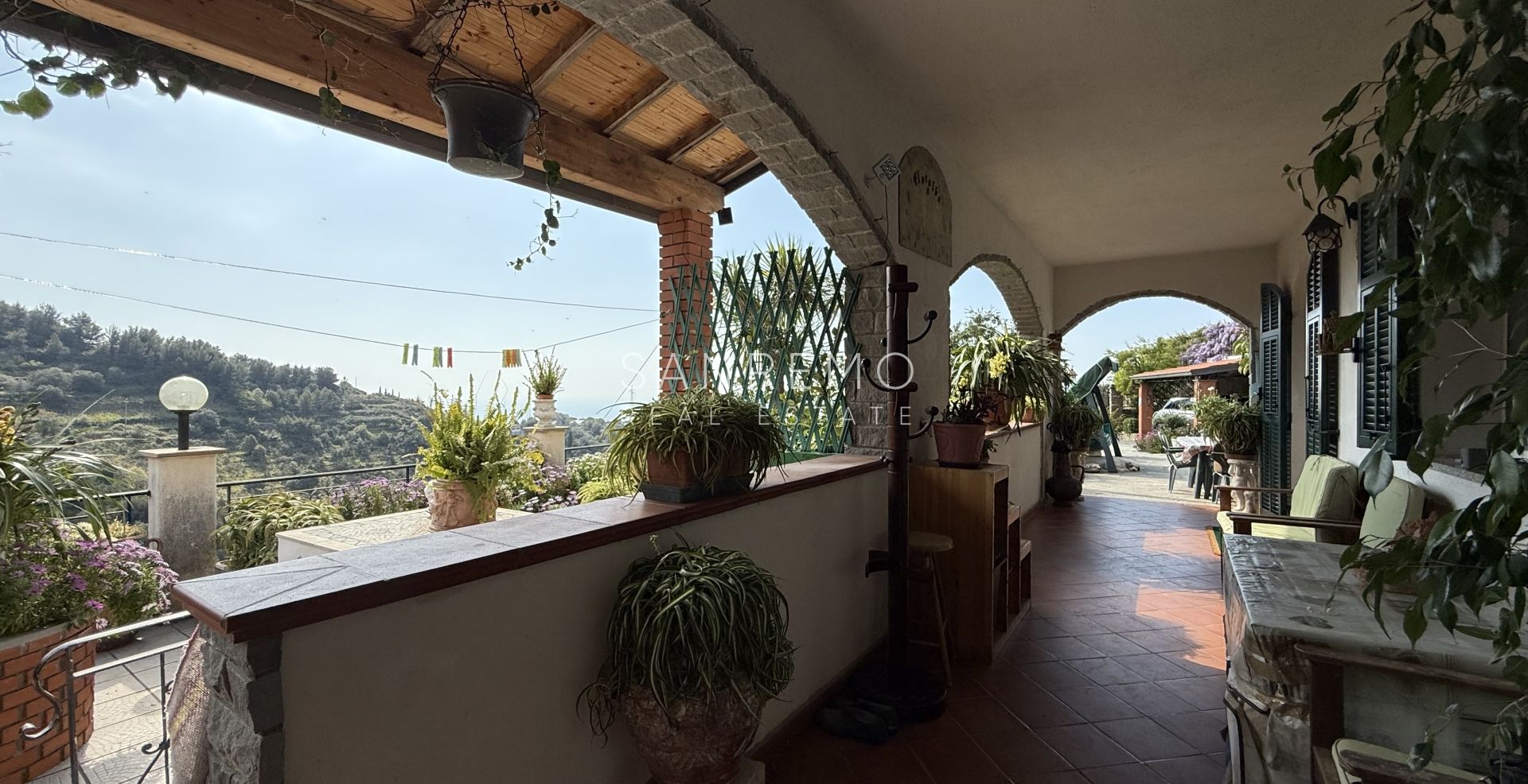 Spacieuse villa avec vue mer imprenable et terrain