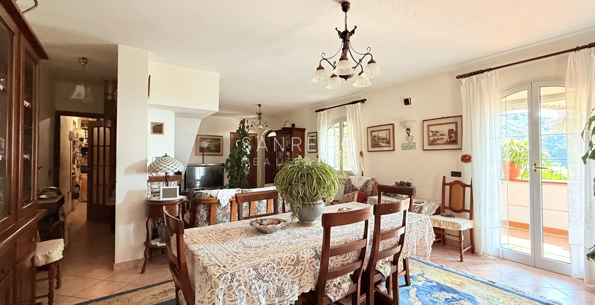 Spacieuse villa avec vue mer imprenable et terrain