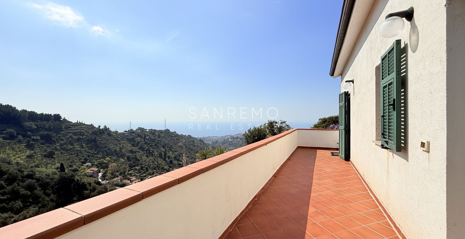 Spacieuse villa avec vue mer imprenable et terrain