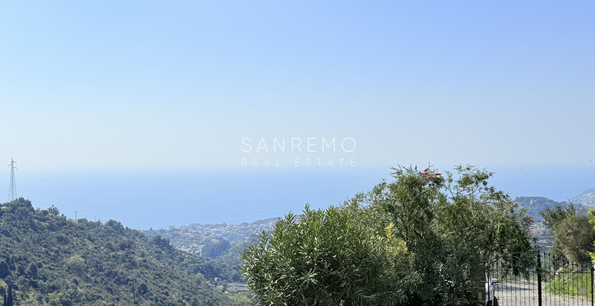 Spacieuse villa avec vue mer imprenable et terrain