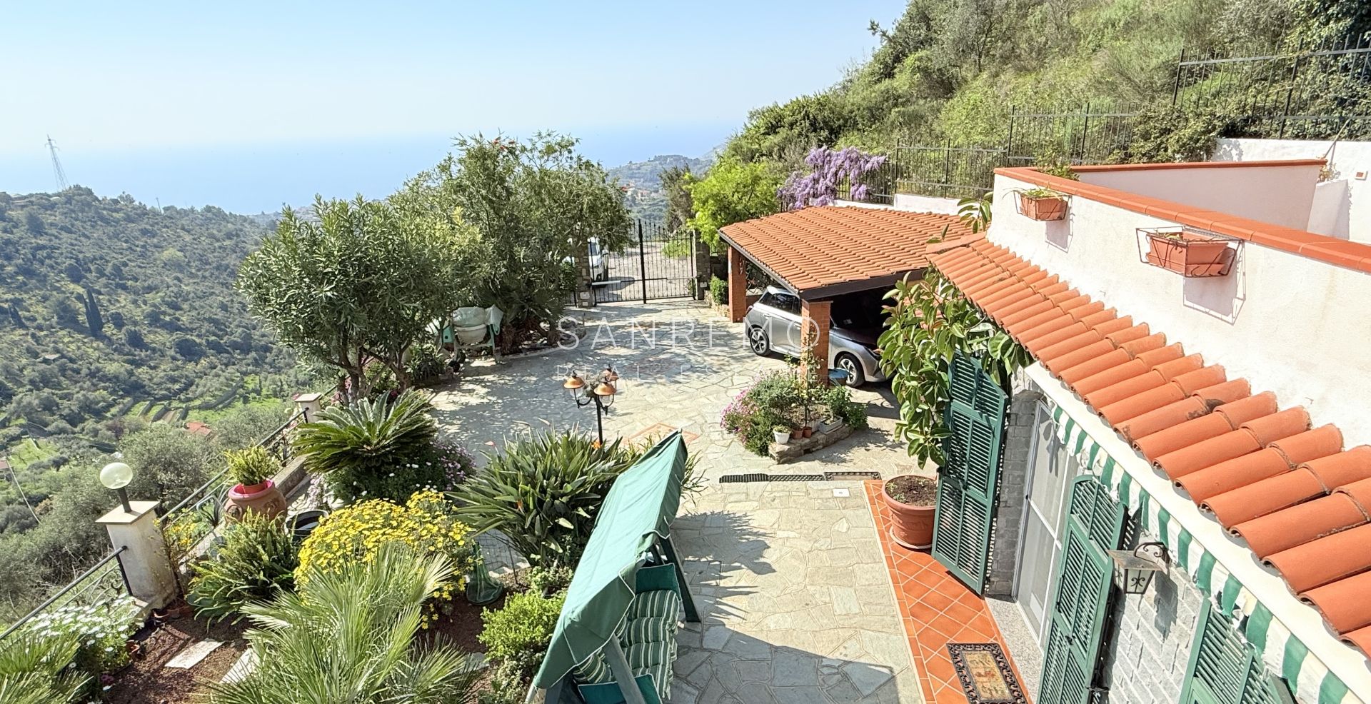 Spacieuse villa avec vue mer imprenable et terrain