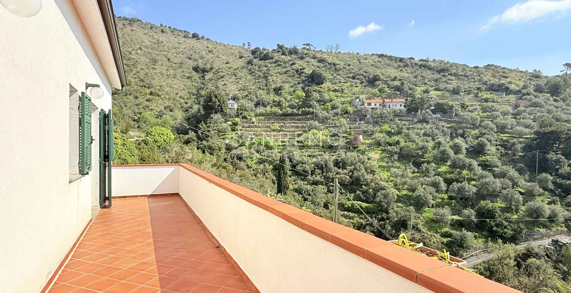 Spacieuse villa avec vue mer imprenable et terrain
