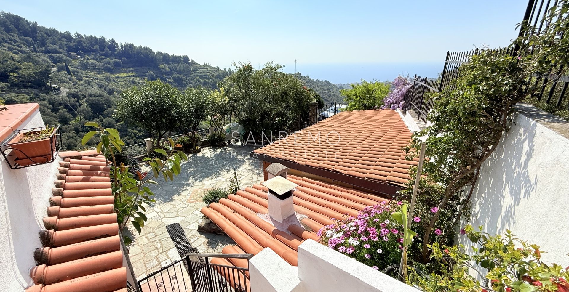 Spacieuse villa avec vue mer imprenable et terrain