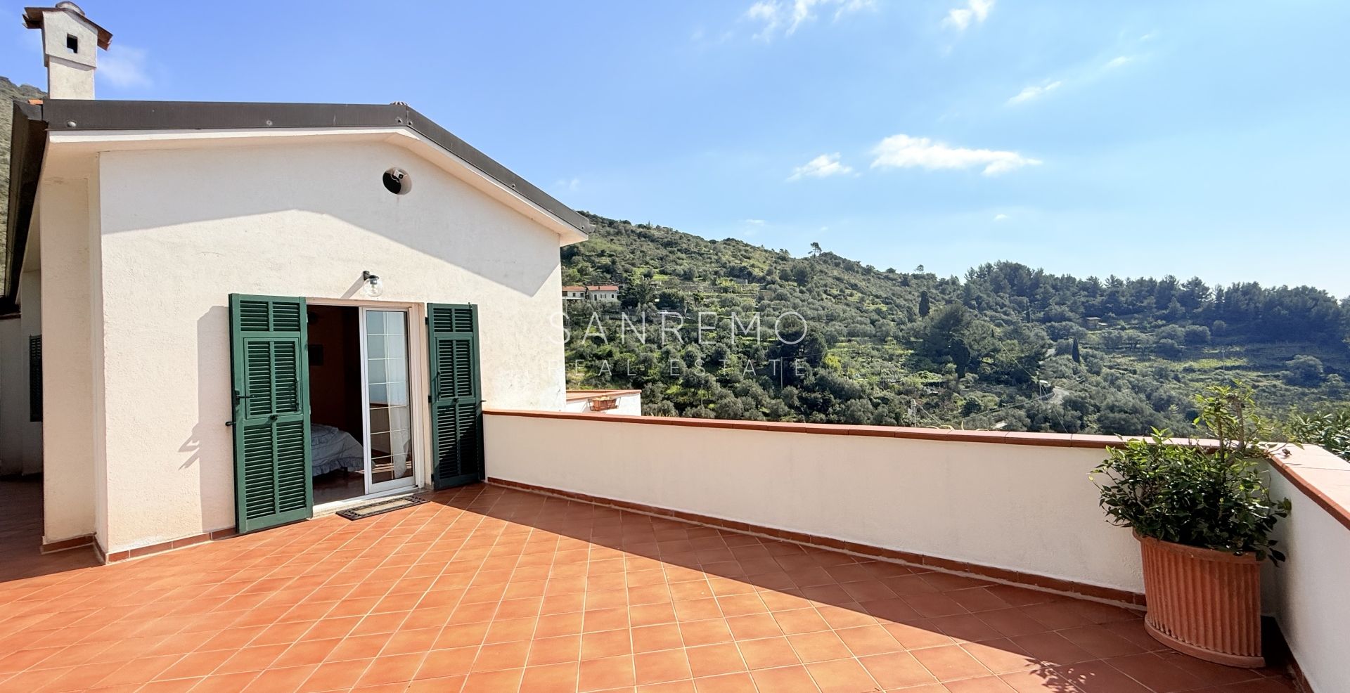 Spacieuse villa avec vue mer imprenable et terrain