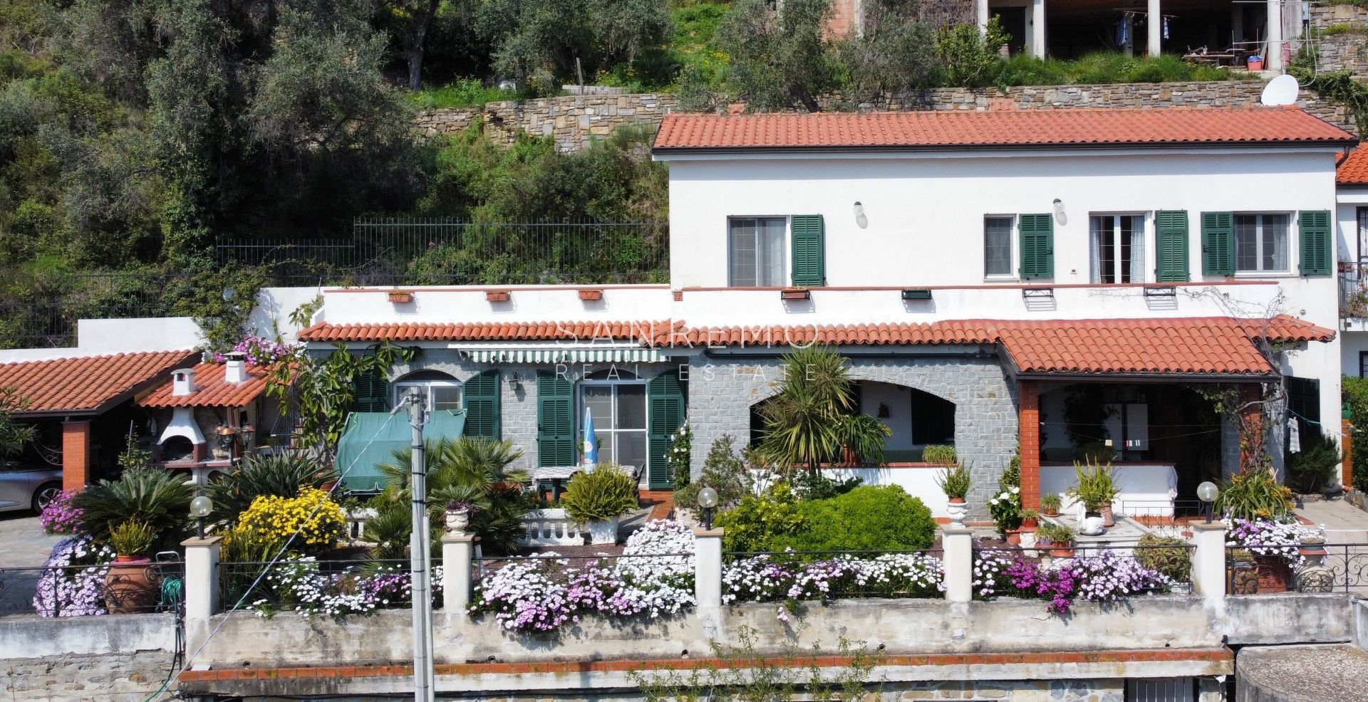 Spacieuse villa avec vue mer imprenable et terrain