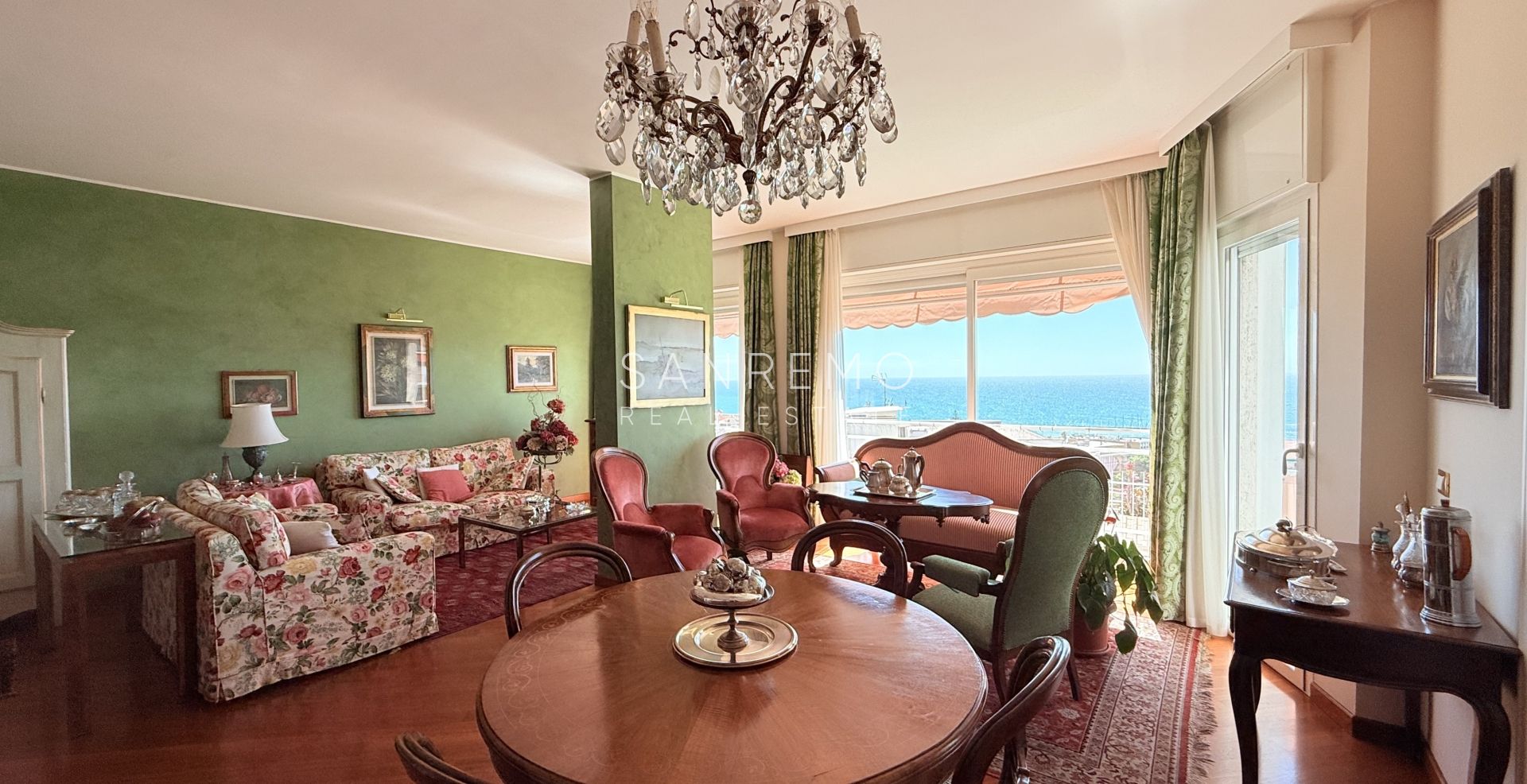 Spacieux appartement avec vue sur la mer dans une résidence élégante et plane avec service de conciergerie.