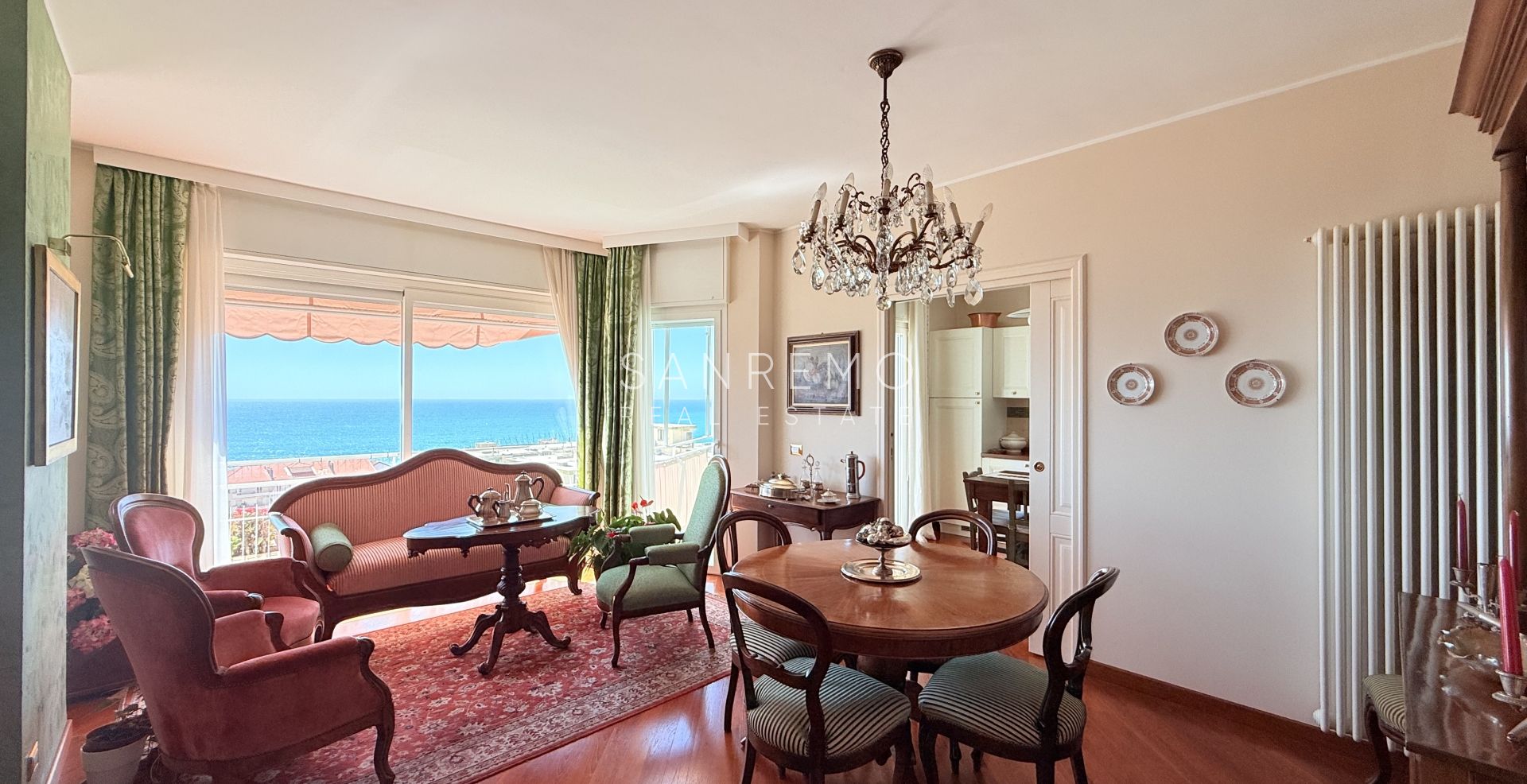 Spacieux appartement avec vue sur la mer dans une résidence élégante et plane avec service de conciergerie.