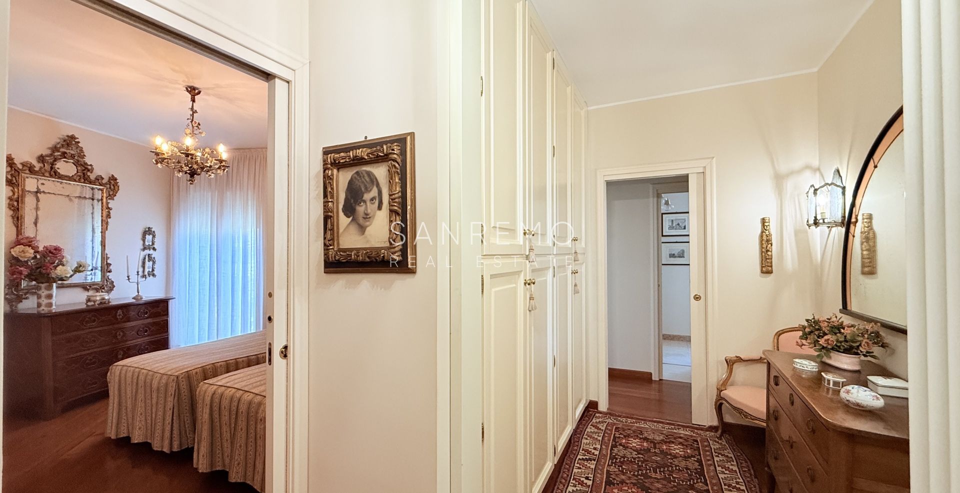 Spacieux appartement avec vue sur la mer dans une résidence élégante et plane avec service de conciergerie.