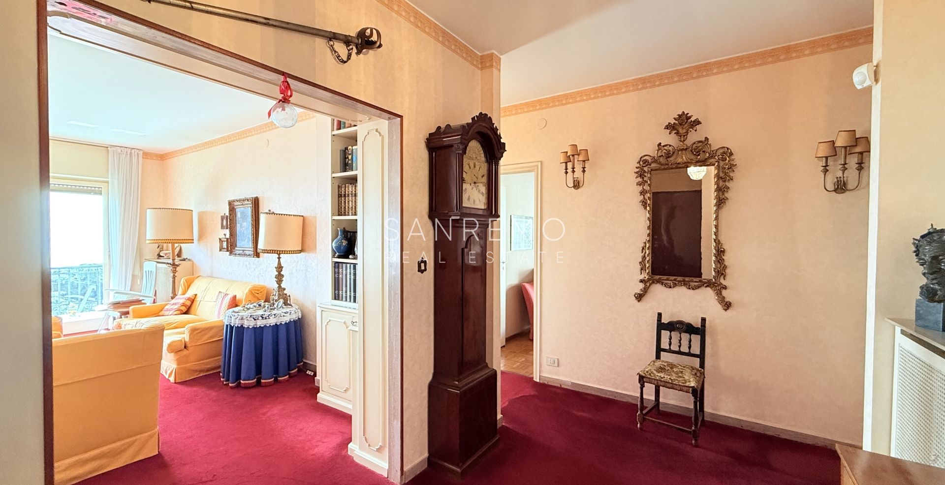 Grand appartement à rénover avec terrasse habitable et belle vue mer