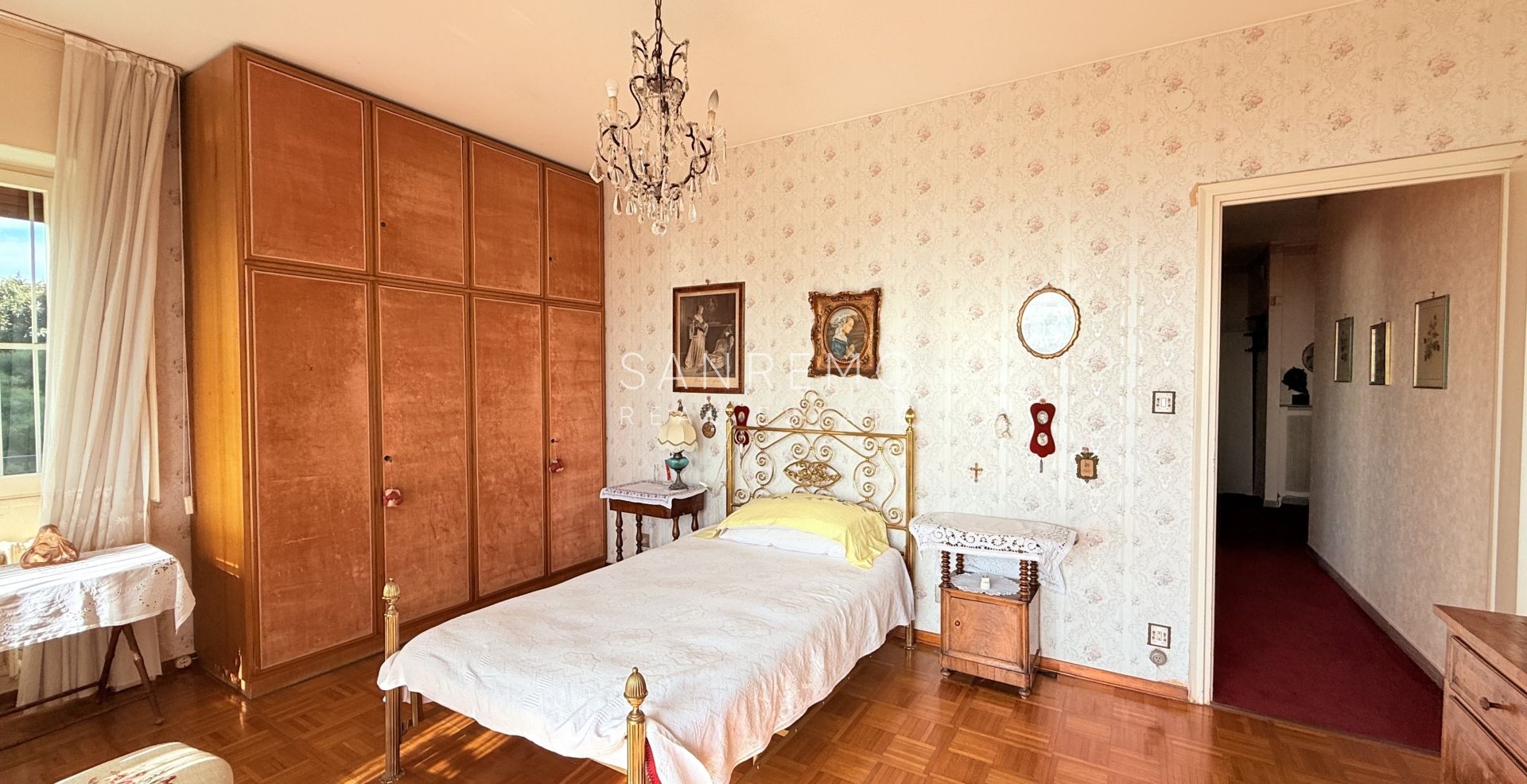 Grand appartement à rénover avec terrasse habitable et belle vue mer