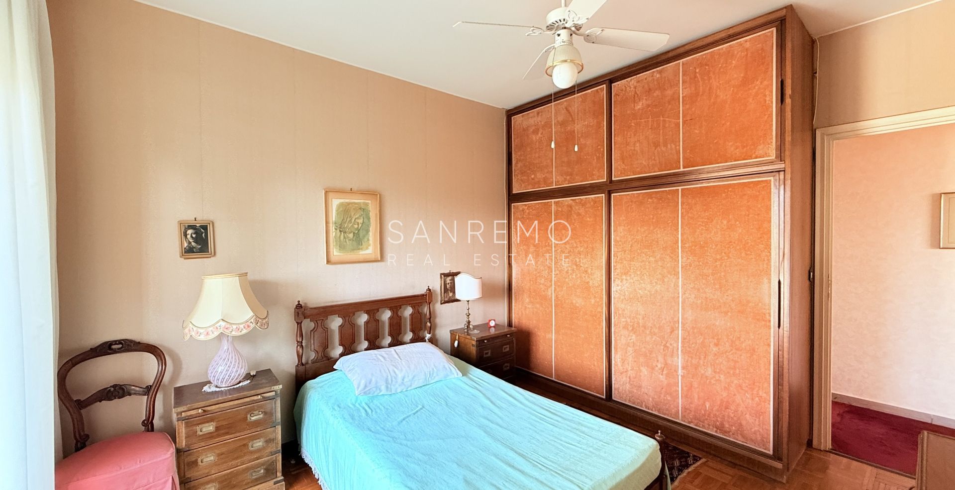 Grand appartement à rénover avec terrasse habitable et belle vue mer