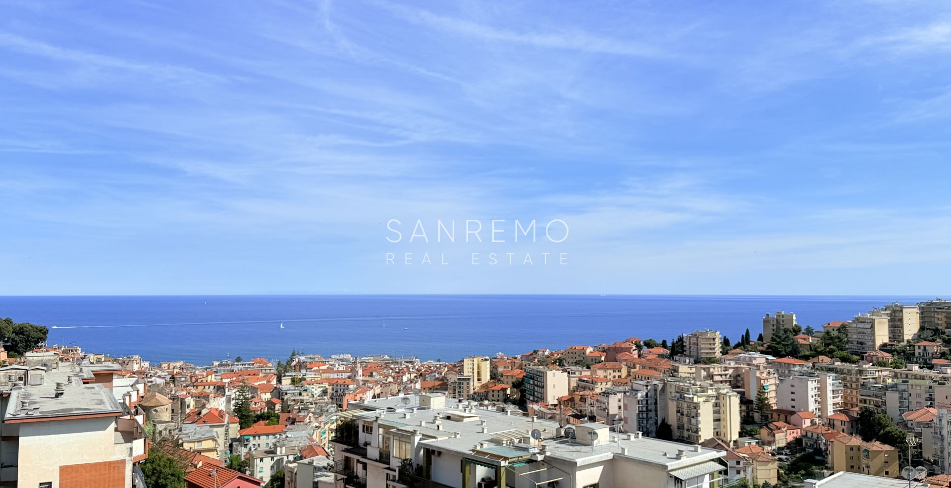 Penthouse avec terrasse et belle vue mer