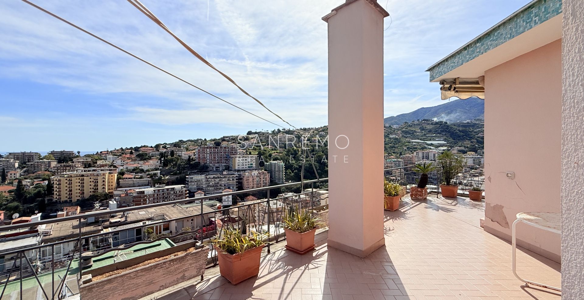 Penthouse avec terrasse et belle vue mer