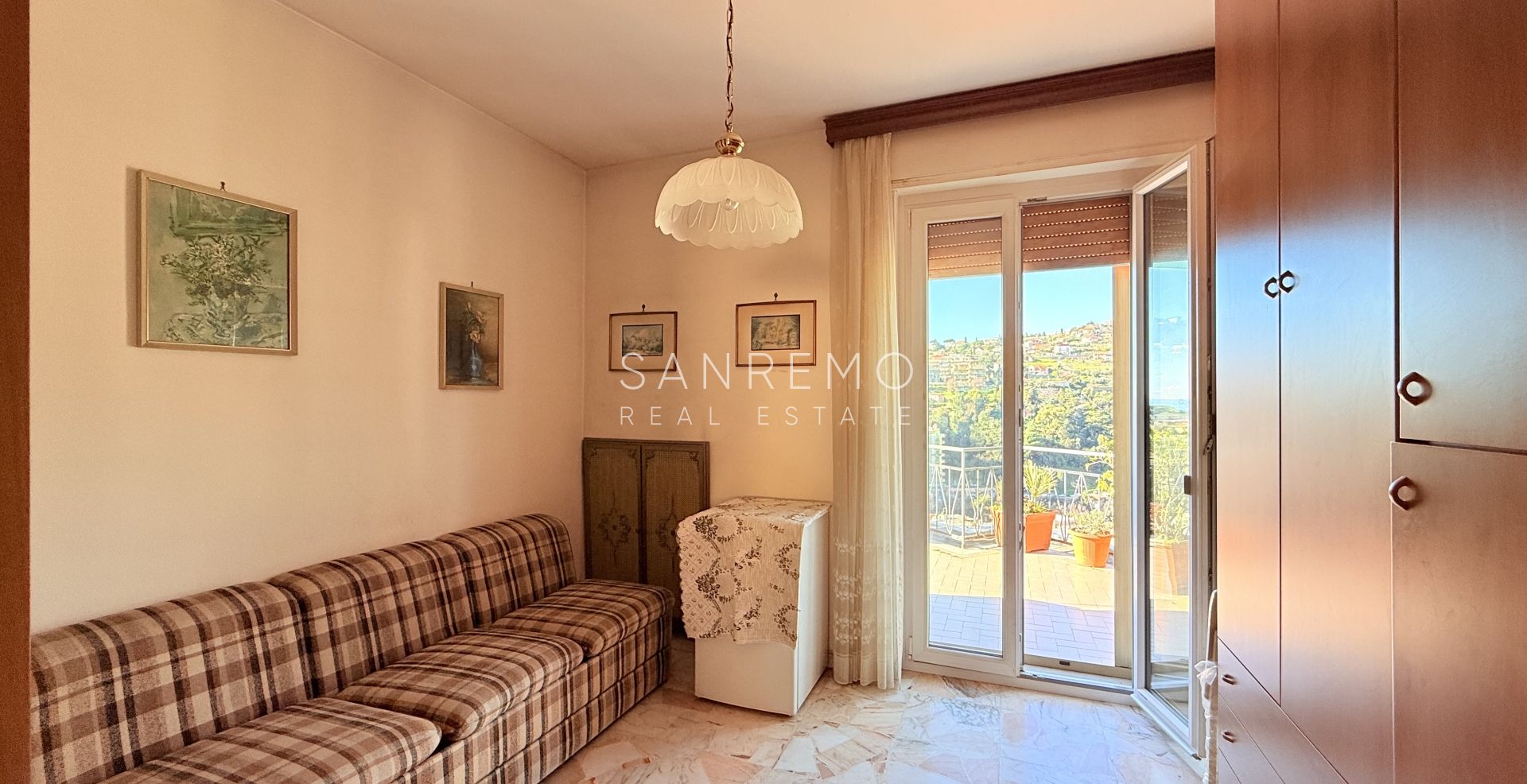 Penthouse avec terrasse et belle vue mer