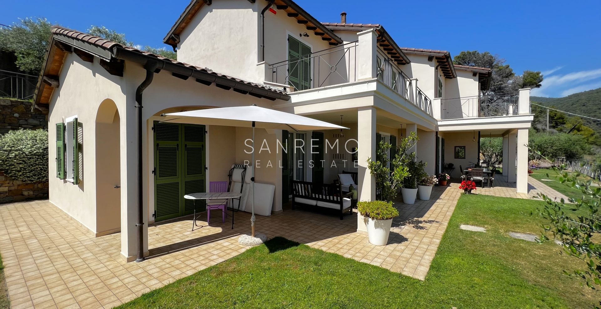 Villa avec vue mer sur la première colline de Bordighera – Élégance, confort et panorama exceptionnel
