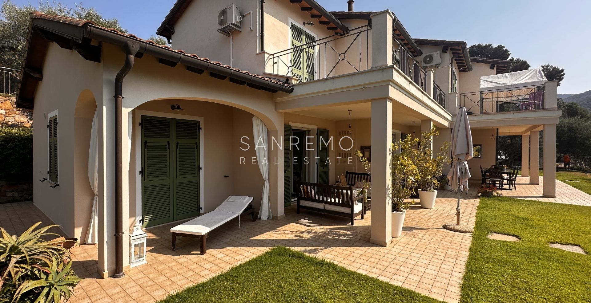 Villa avec vue mer sur la première colline de Bordighera – Élégance, confort et panorama exceptionnel