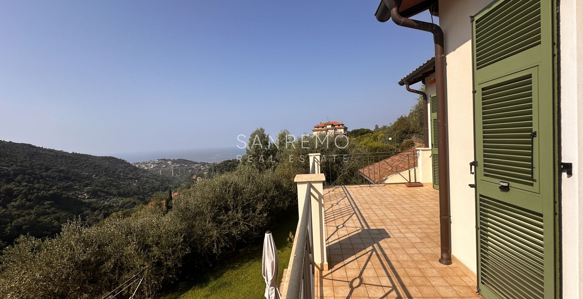 Villa avec vue mer sur la première colline de Bordighera – Élégance, confort et panorama exceptionnel