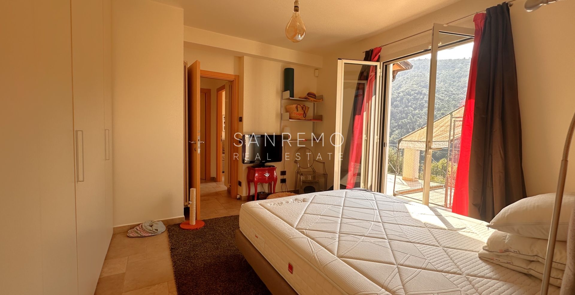 Villa avec vue mer sur la première colline de Bordighera – Élégance, confort et panorama exceptionnel