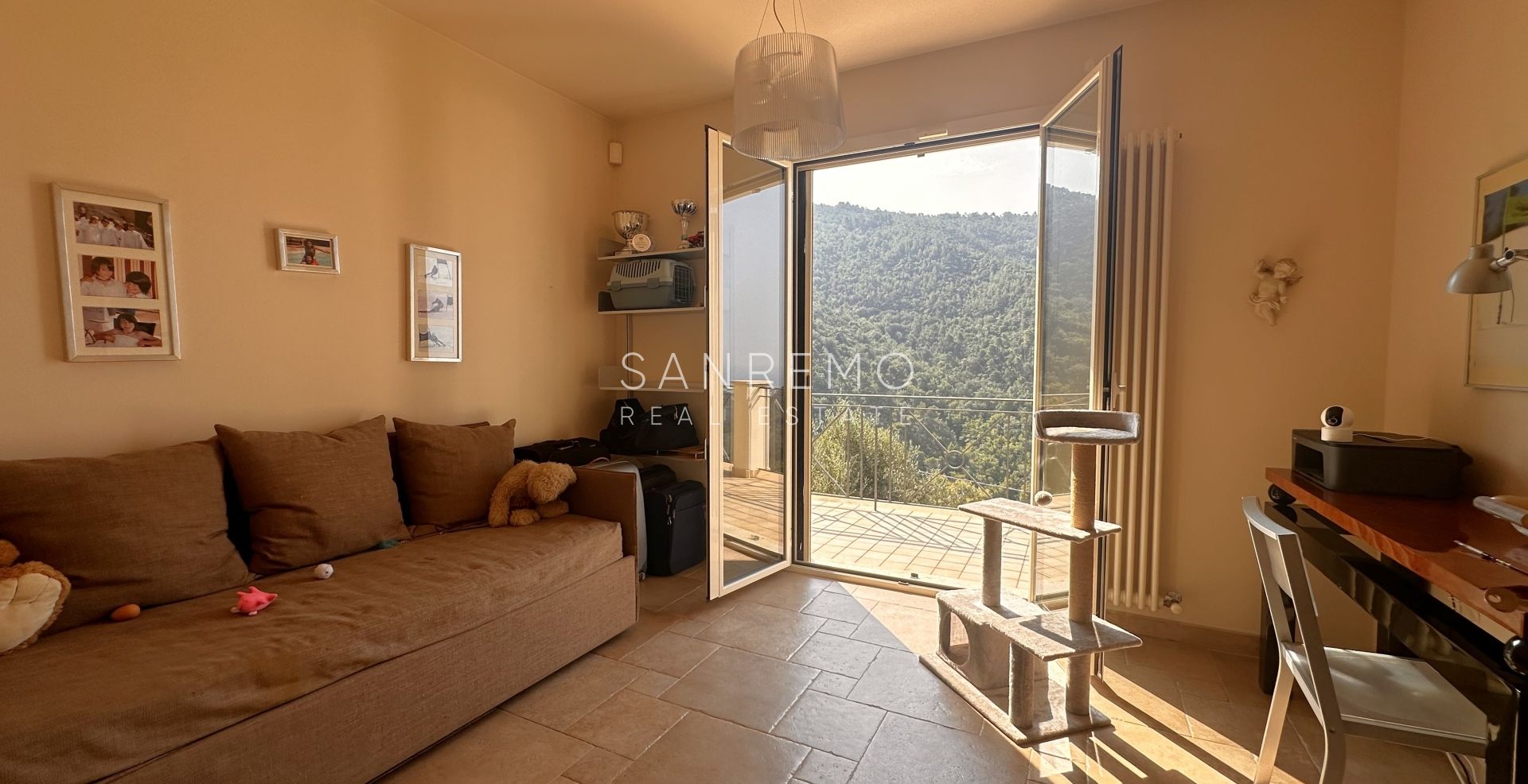 Villa avec vue mer sur la première colline de Bordighera – Élégance, confort et panorama exceptionnel