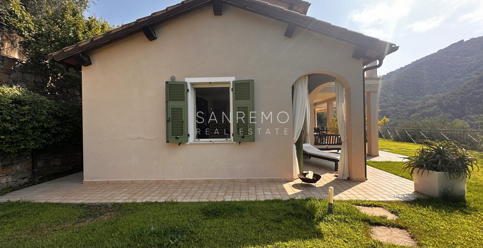Villa avec vue mer sur la première colline de Bordighera – Élégance, confort et panorama exceptionnel