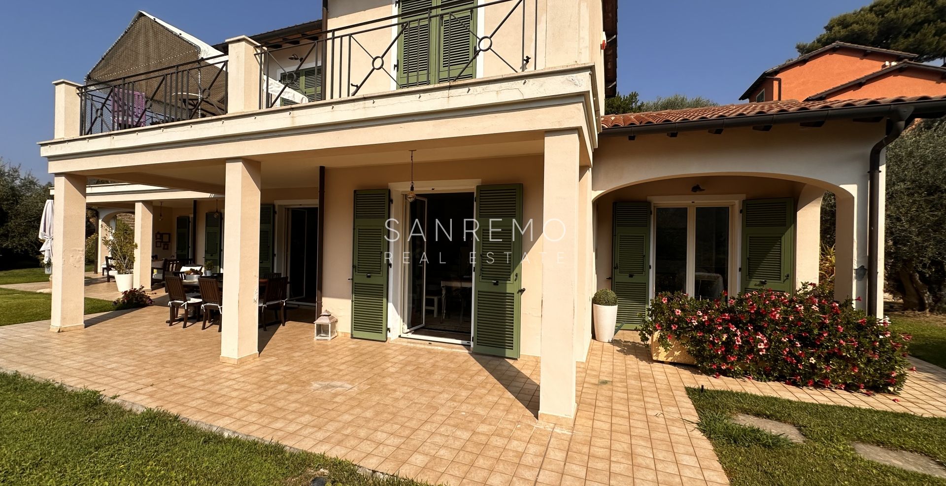 Villa avec vue mer sur la première colline de Bordighera – Élégance, confort et panorama exceptionnel