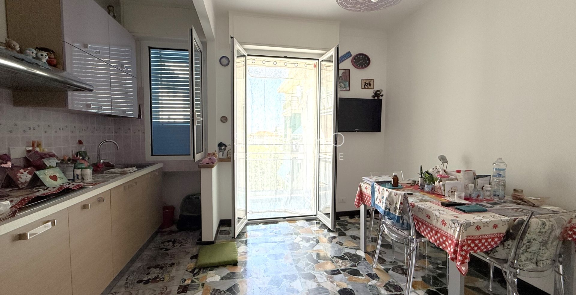 Appartement rénové avec deux balcons à quelques pas de la gare ferroviaire