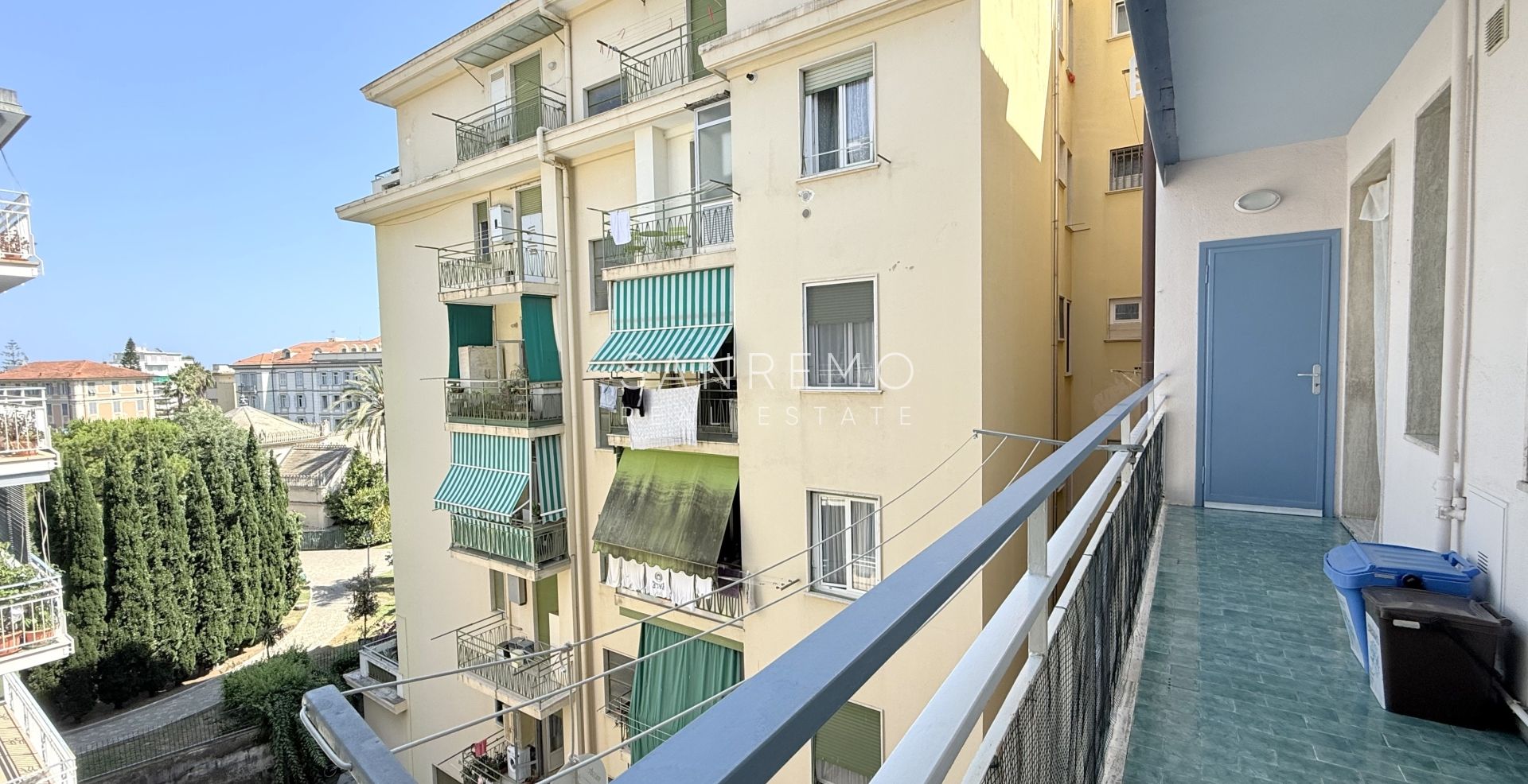Appartement rénové avec deux balcons à quelques pas de la gare ferroviaire