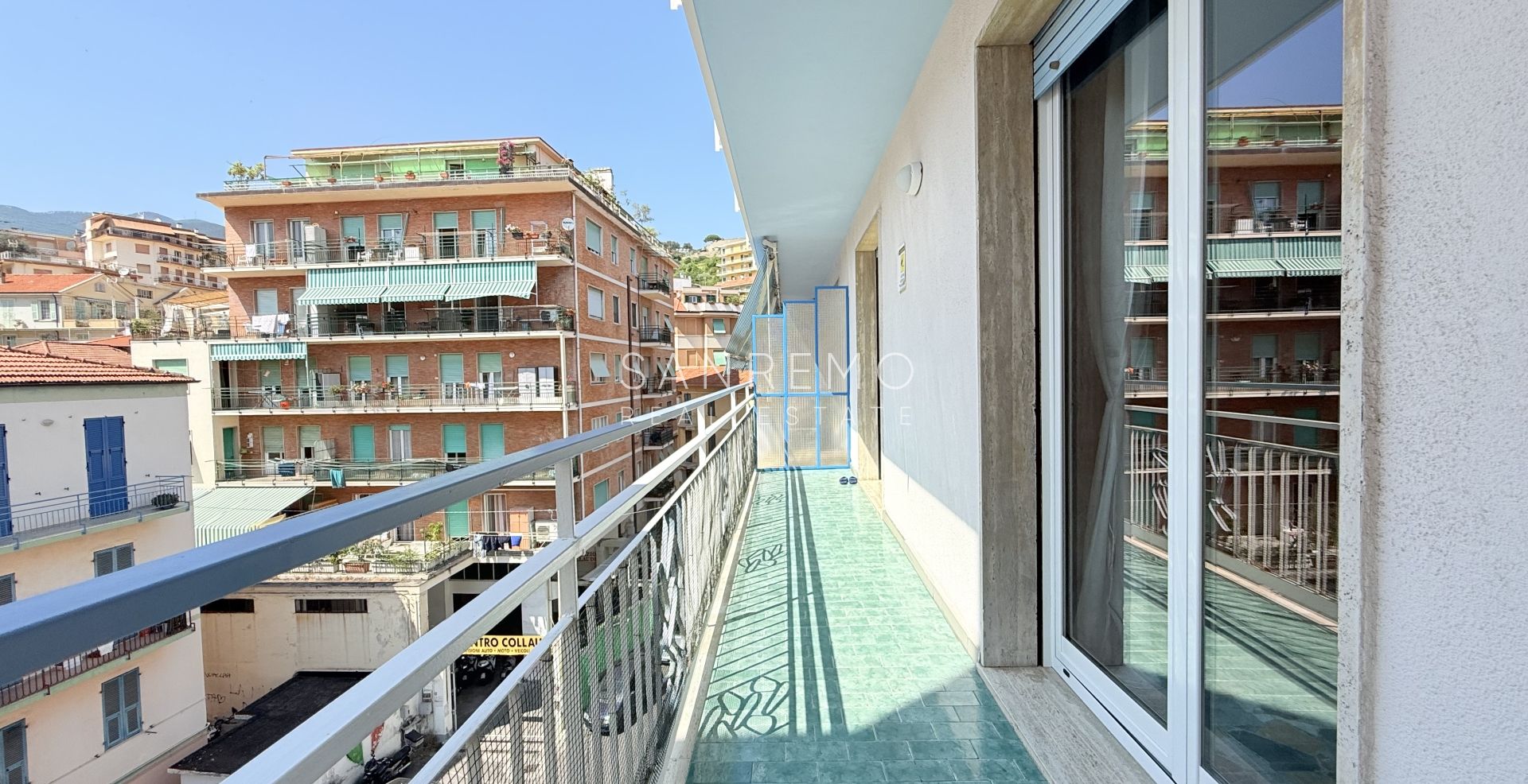 Appartement rénové avec deux balcons à quelques pas de la gare ferroviaire