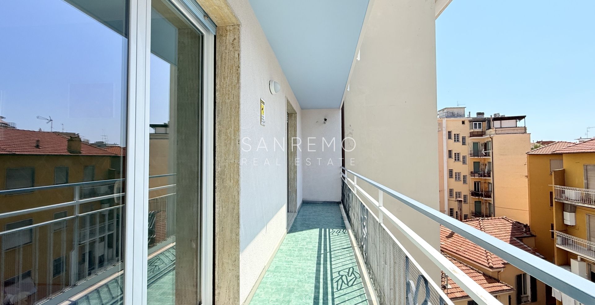Appartement rénové avec deux balcons à quelques pas de la gare ferroviaire