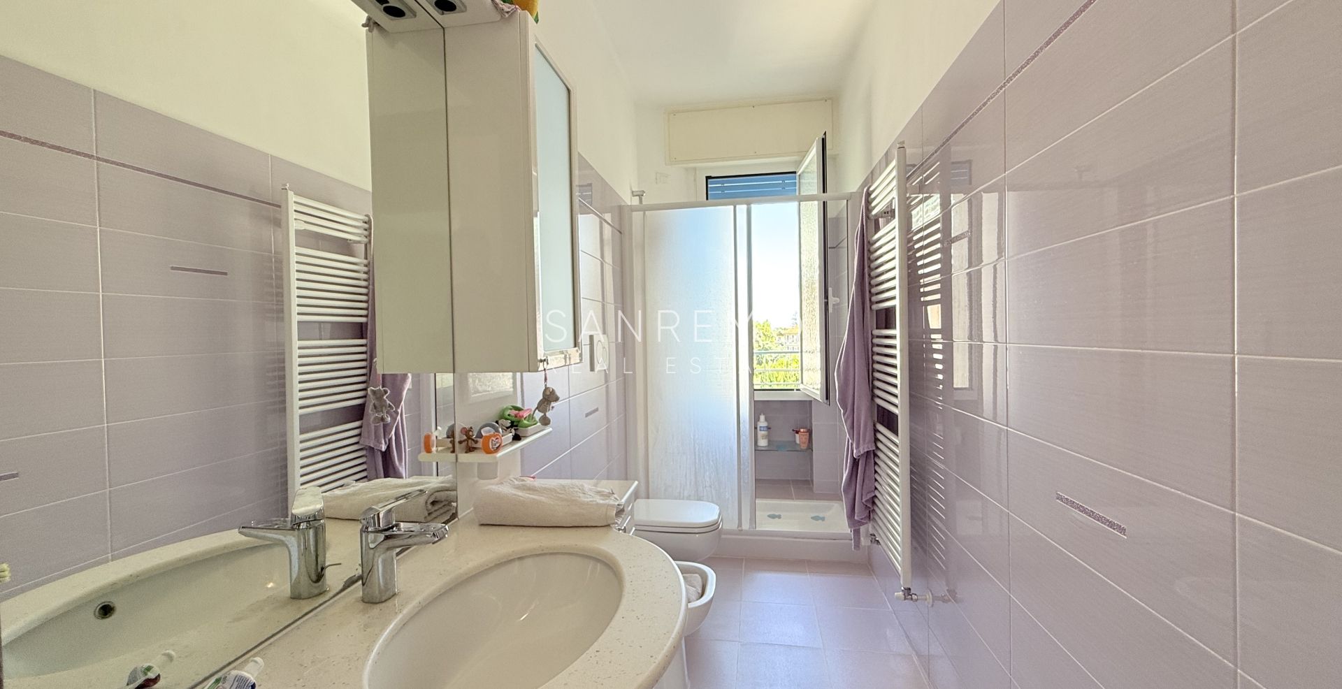 Appartement rénové avec deux balcons à quelques pas de la gare ferroviaire