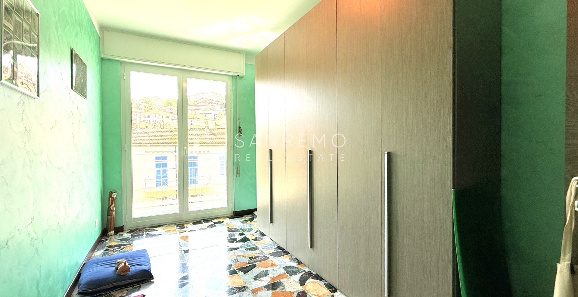 Appartement rénové avec deux balcons à quelques pas de la gare ferroviaire