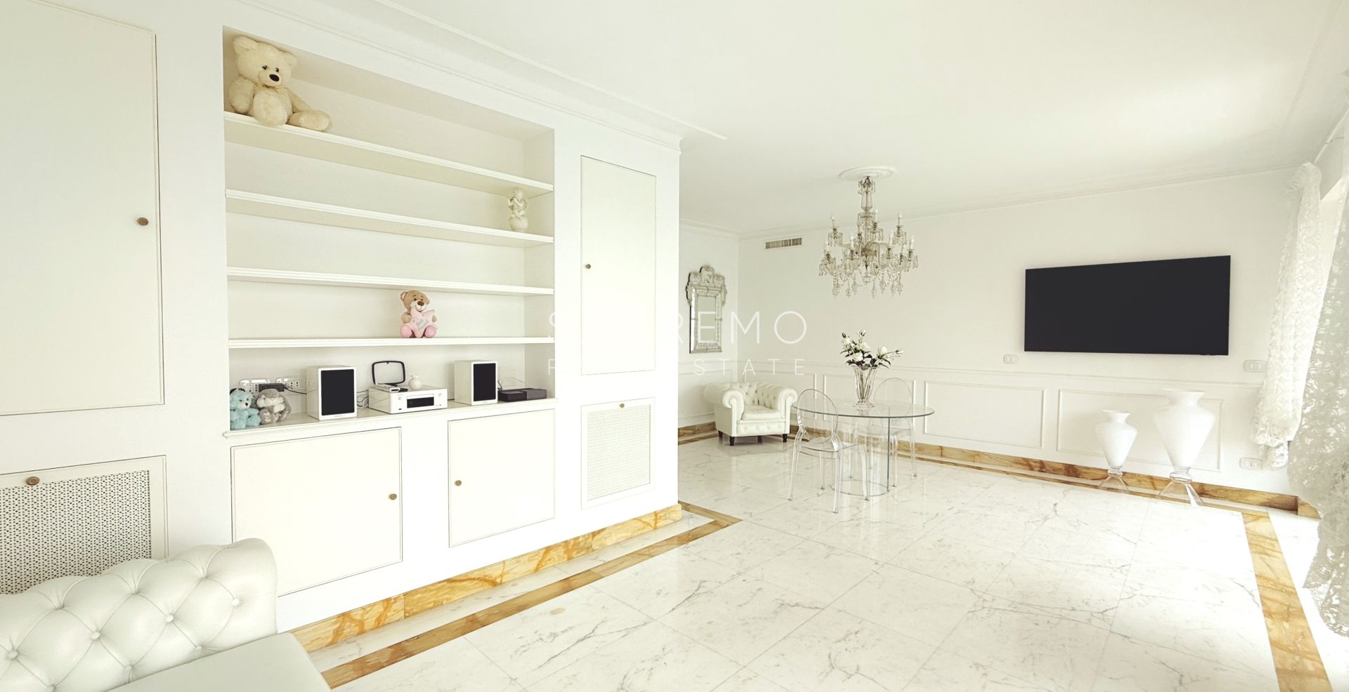 Magnifique appartement entièrement rénové, situé en plein cœur de la ville, à deux pas de la mer