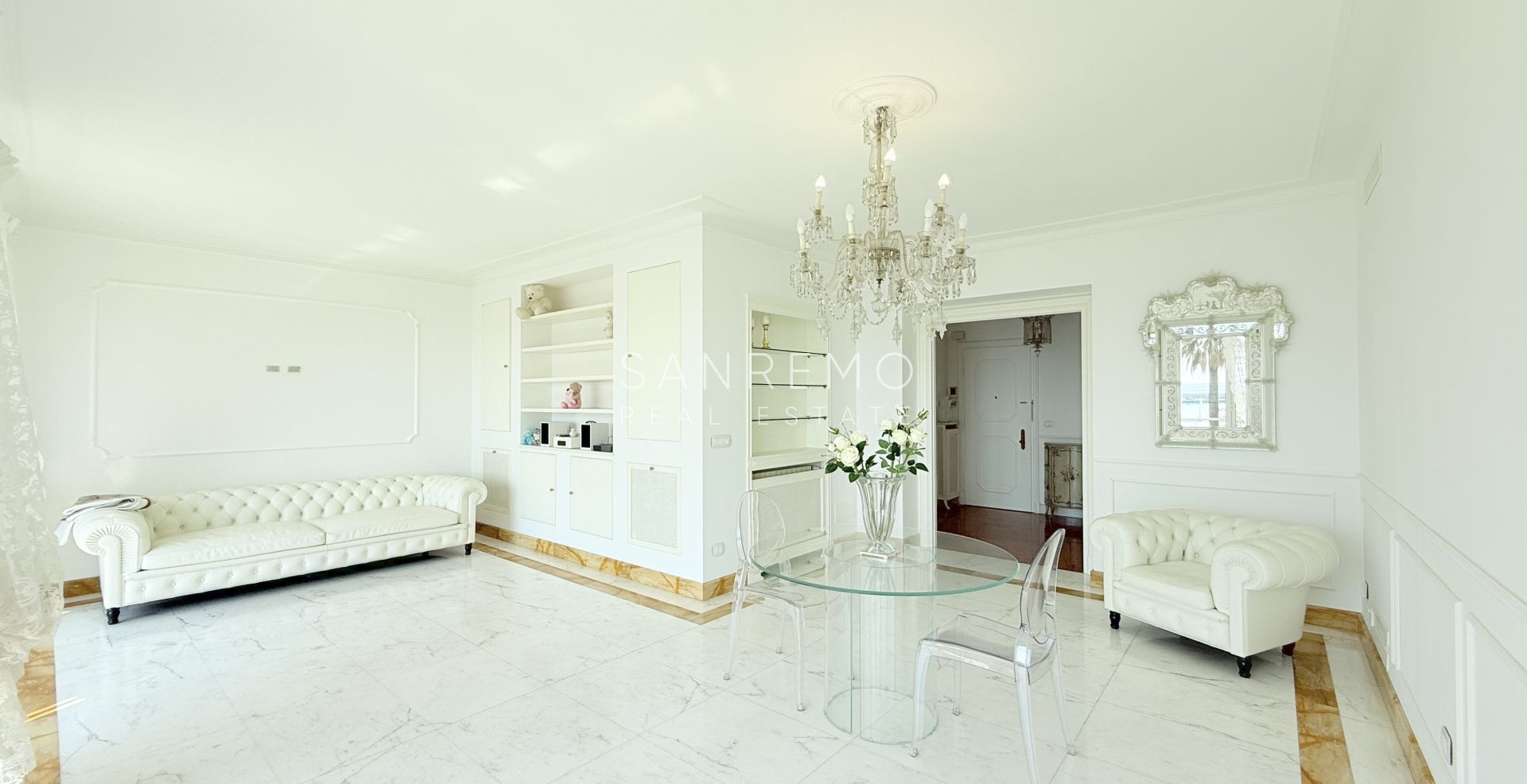 Magnifique appartement entièrement rénové, situé en plein cœur de la ville, à deux pas de la mer