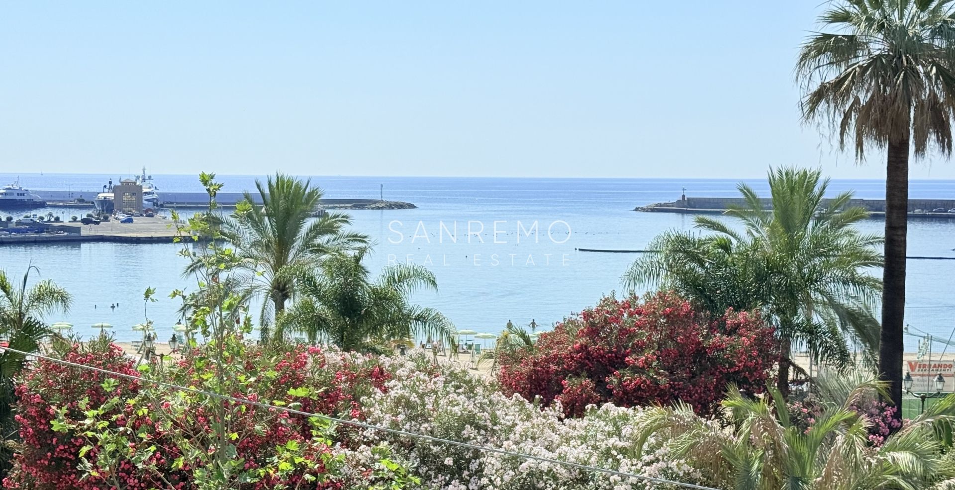 Magnifique appartement entièrement rénové, situé en plein cœur de la ville, à deux pas de la mer