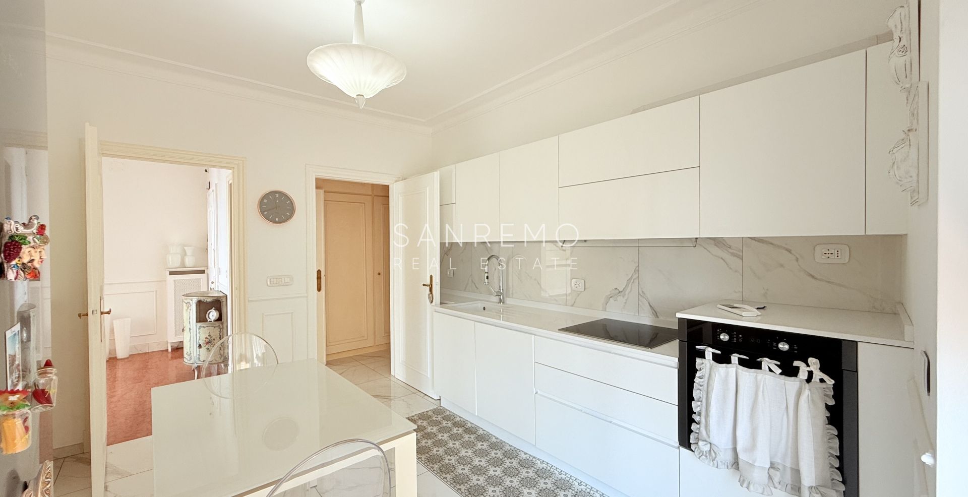 Magnifique appartement entièrement rénové, situé en plein cœur de la ville, à deux pas de la mer