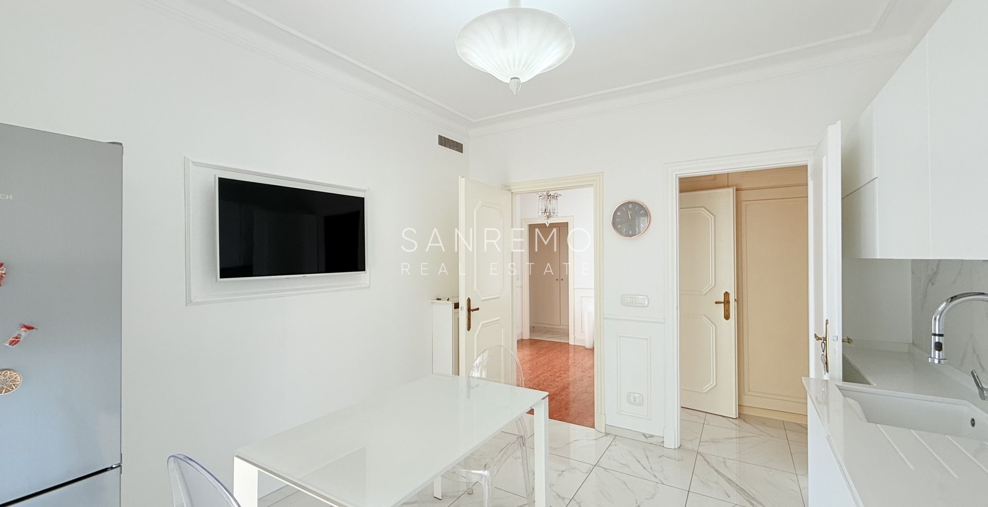 Magnifique appartement entièrement rénové, situé en plein cœur de la ville, à deux pas de la mer
