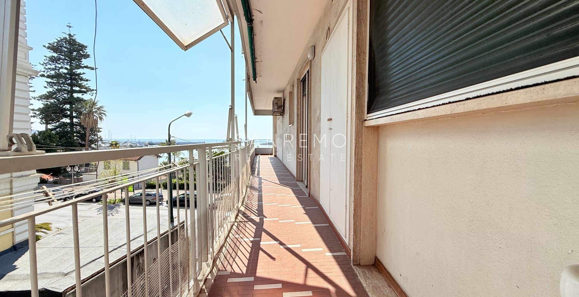 Magnifique appartement entièrement rénové, situé en plein cœur de la ville, à deux pas de la mer