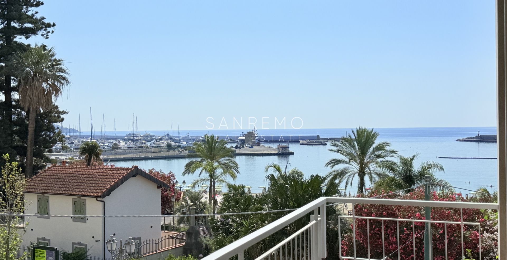 Magnifique appartement entièrement rénové, situé en plein cœur de la ville, à deux pas de la mer