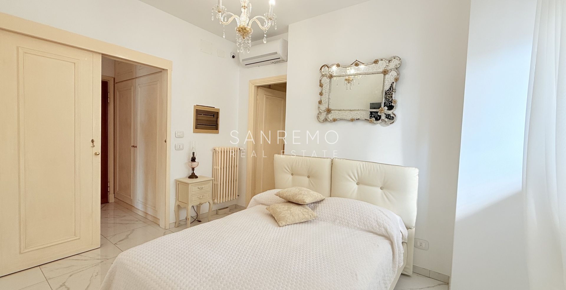 Magnifique appartement entièrement rénové, situé en plein cœur de la ville, à deux pas de la mer