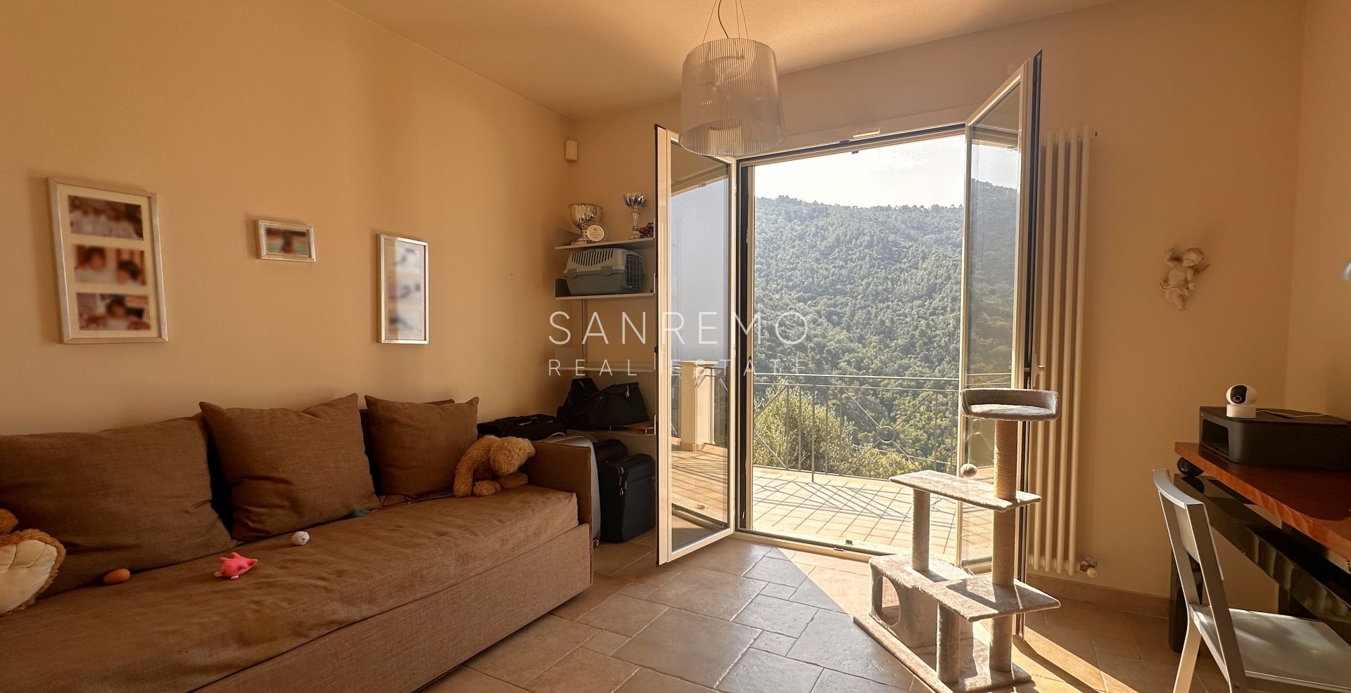 Villa avec vue mer sur la première colline de Bordighera – Élégance, confort et panorama exceptionnel
